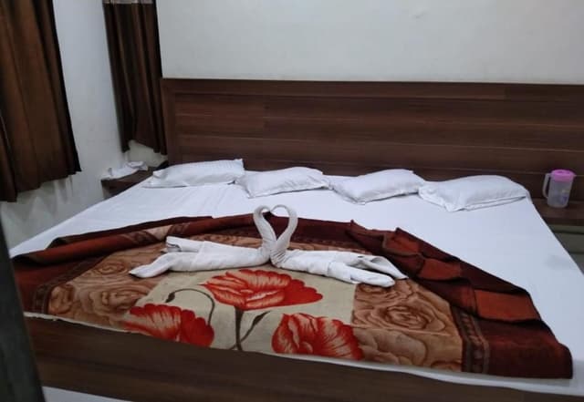 Standard Double Bed Non Ac (With Non Attach Bathroom)
