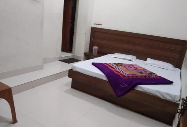 Standard Double Bed Non Ac (With Non Attach Bathroom)