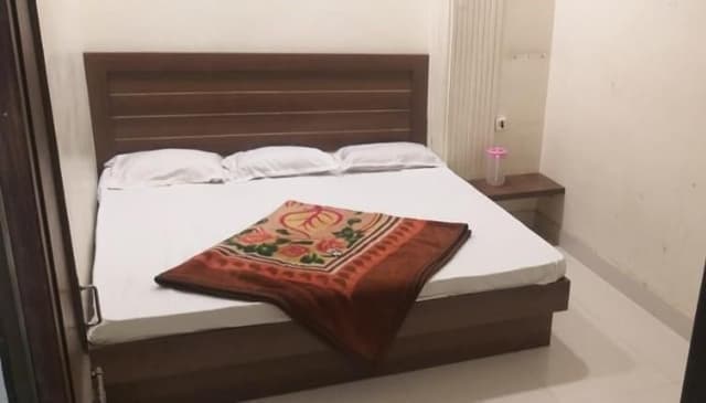 Standard Double Bed Non Ac (With Non Attach Bathroom)