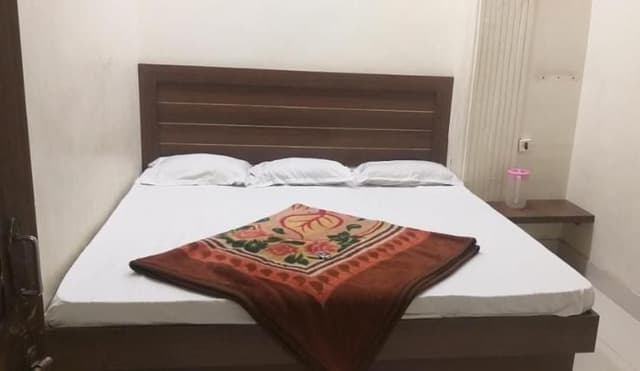 Standard Double Bed Non Ac (With Non Attach Bathroom)