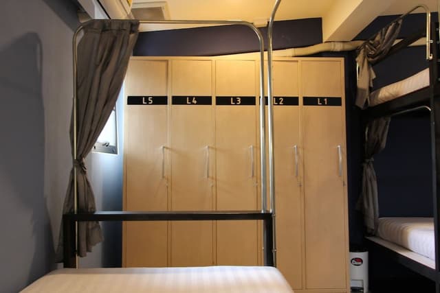 5 Beds Mixed Dormitory