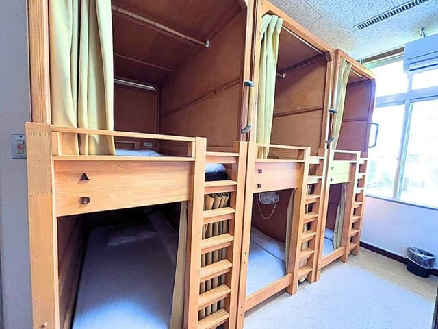 6 beds private room