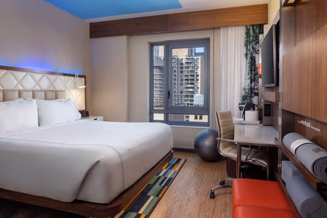 Premium Room, 1 King Bed, City View