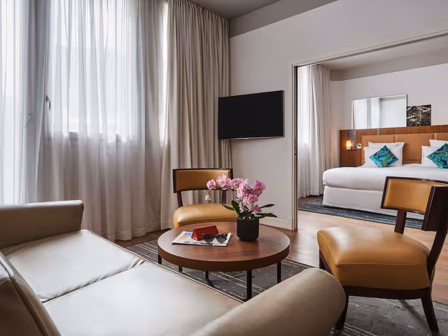Deluxe Suite, 1 King Bed, Terrace