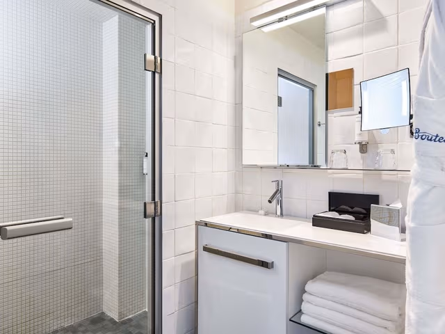 Deluxe Suite, 1 King Bed, Terrace