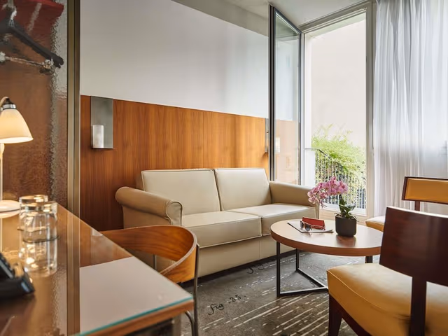 Deluxe Suite, 1 King Bed, Terrace