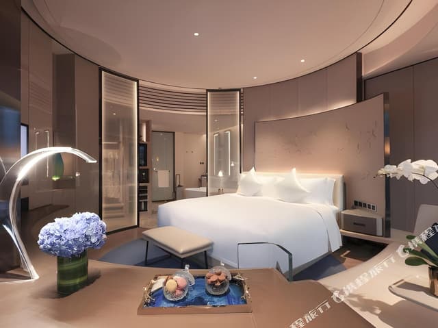 1 King Bed Classic Accessible