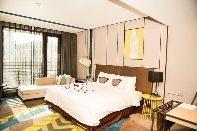 MiniMax Superior King Room