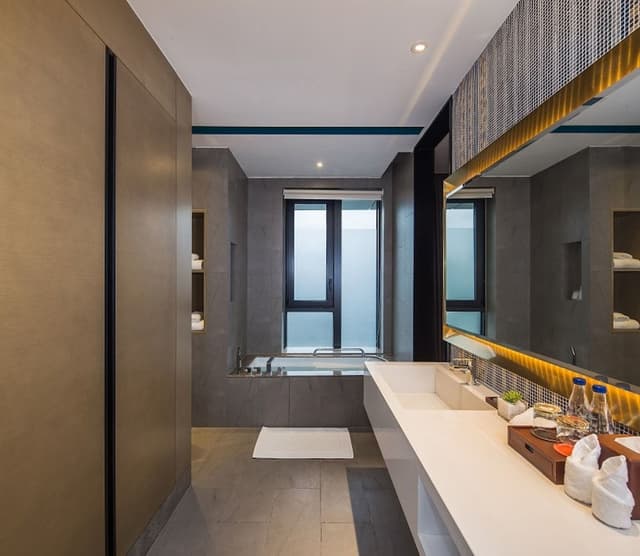 MiniMax Executive King Room