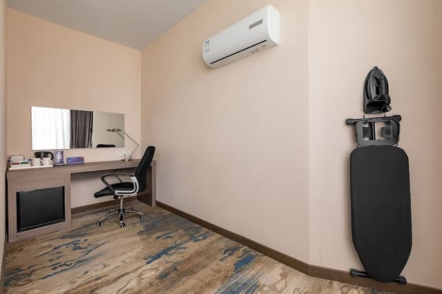 Suite (Coin Building View)