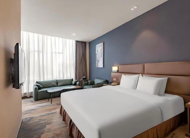 Suite (Coin Building View)