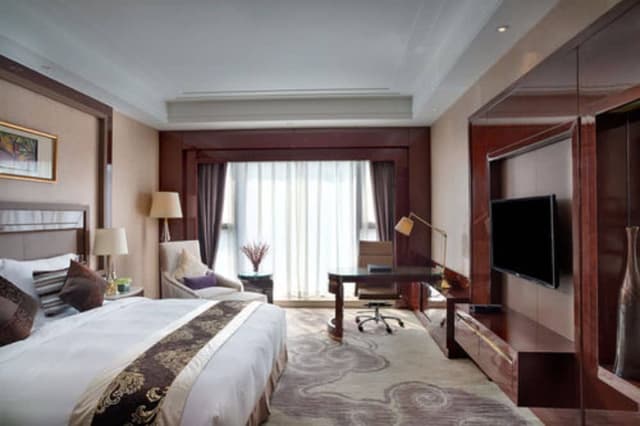 Standard Queen Room