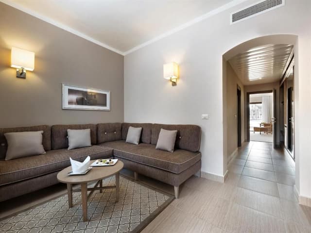 Deluxe Family, Queen Bed, Pool View