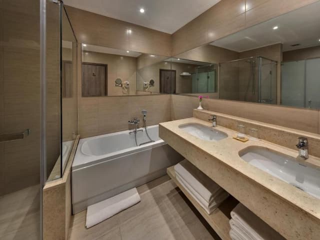 Deluxe Family, Queen Bed, Pool View