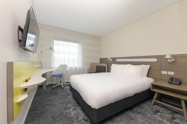 Standard Room, 1 King Bed