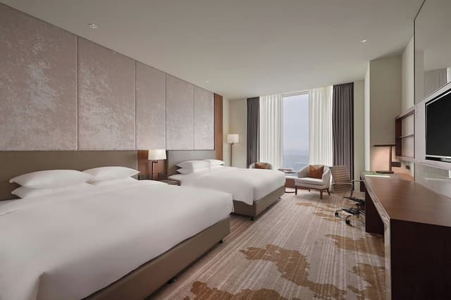 Deluxe Room, 1 King Bed, Mountain View