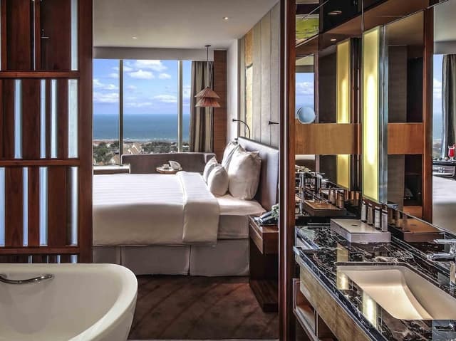 Executive Room, 1 King Bed, Club Lounge Access