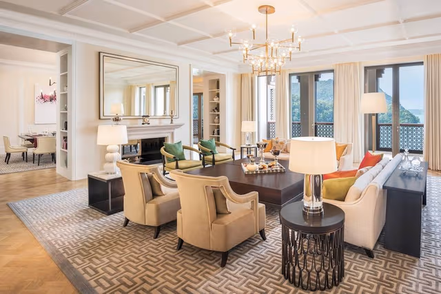 Suite, 1 King Bed, Sea View