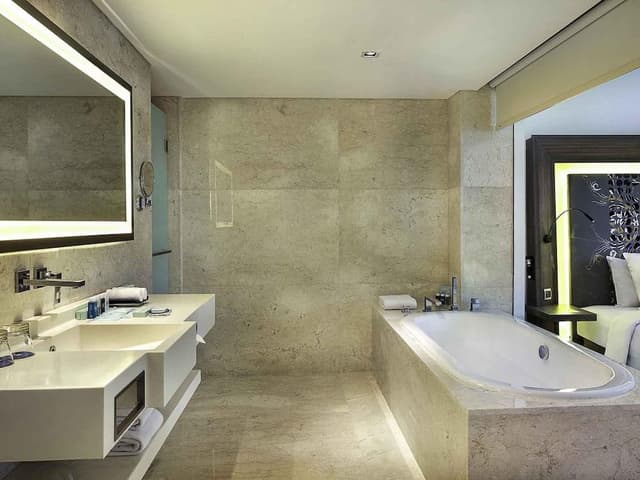 Suite, 1 Double Bed with Sofa bed (Free Access to Premiere Lounge)