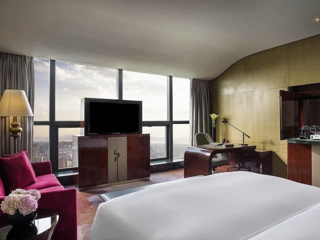 Superior Room, 1 King Bed, Club Lounge Access