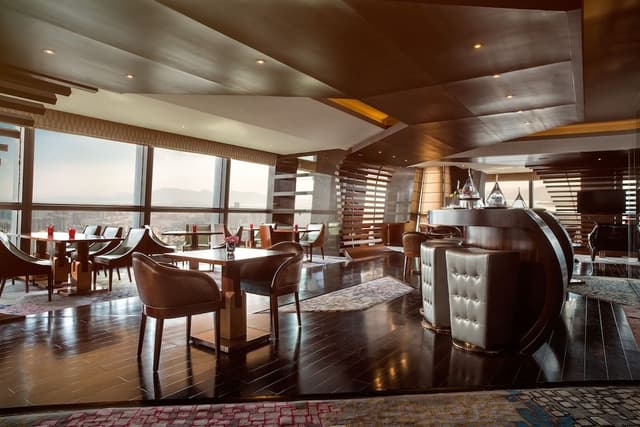 Junior Suite, 1 King Bed, Club Lounge Access, City View