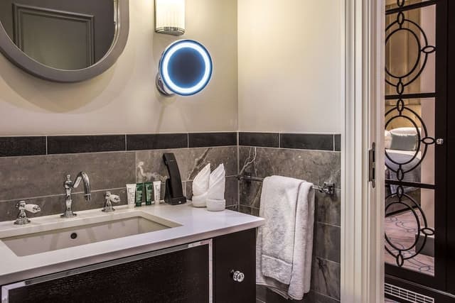 Deluxe Studio Suite (Hoxton Suite)