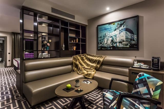 Deluxe Studio Suite (Hoxton Suite)