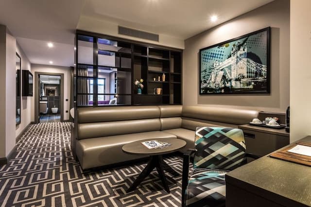 Deluxe Studio Suite (Hoxton Suite)