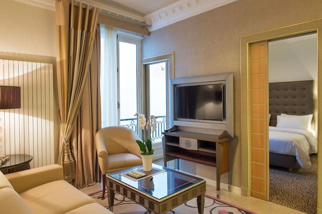 Deluxe Suite