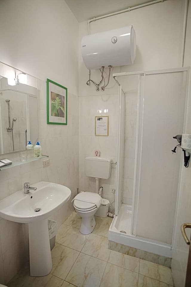 Economy Quadruple Room (Via Famagosta 45)