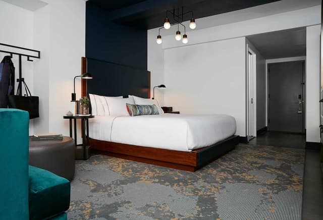 Room, 1 King Bed, Mobility Accessible