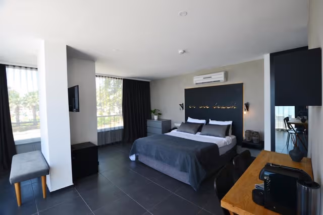 Deluxe Suite with Sea View
