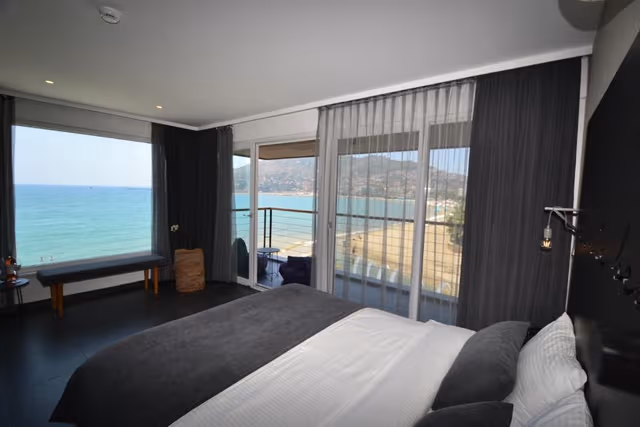 King Suite with Sea View