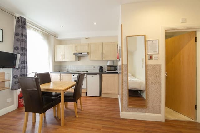 Standard Studio, Kitchen (Triple)
