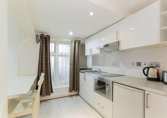 Standard Studio, Kitchen