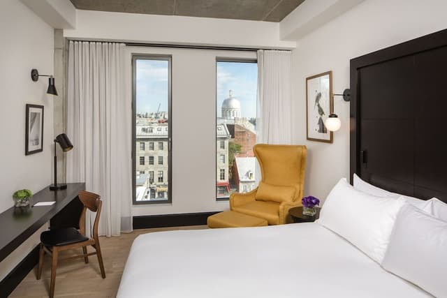 Deluxe Room, 1 King Bed (with View)