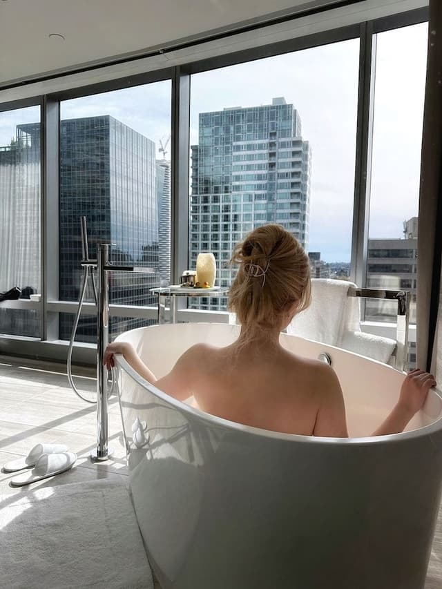Executive One Bedroom Suite (King + Balcony + Bath)