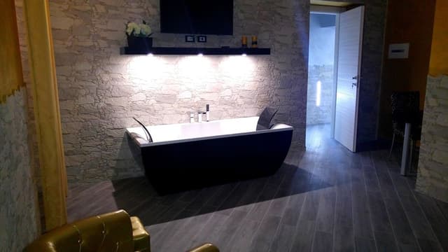 Design Suite, 1 Bedroom, Bathtub