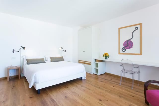 Deluxe Double Room with Side Sea View
