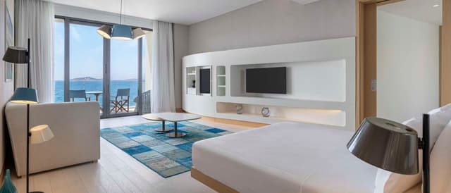 KING JUNIOR SUITE WITH BALCONY AND SEA VIEW