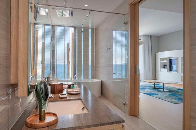 KING JUNIOR SUITE WITH BALCONY AND SEA VIEW