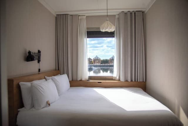 Good Room with Water view (King)