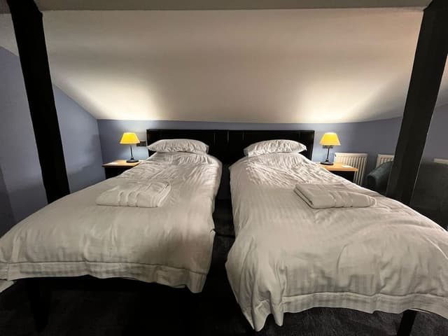 Family Room, Ensuite (Blue)