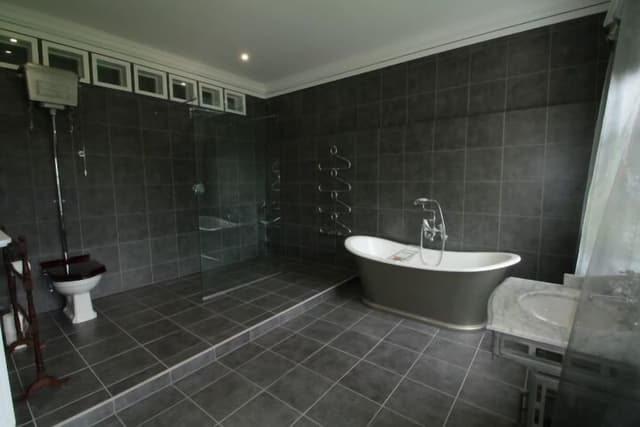 Honeymoon Suite