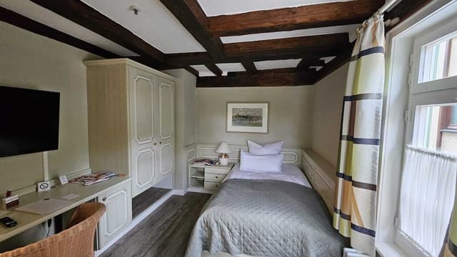 Comfort Single Room, City View
