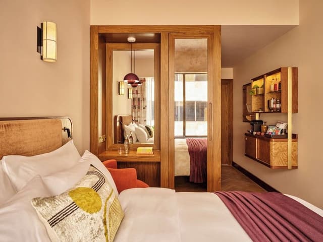 Room (Sir Boutique)