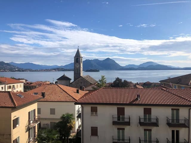 Suite, Lake View