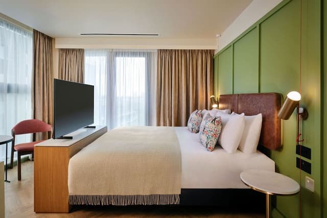 Deluxe Room, 1 Double Bed, City View (Balcony)