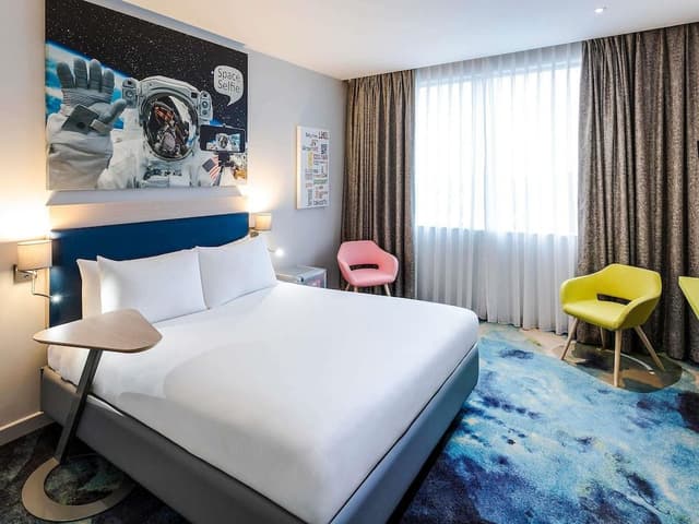 Room, 1 Queen Bed (The Queen)