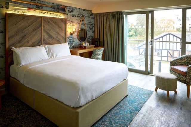 Superior Double Room with Partial River View